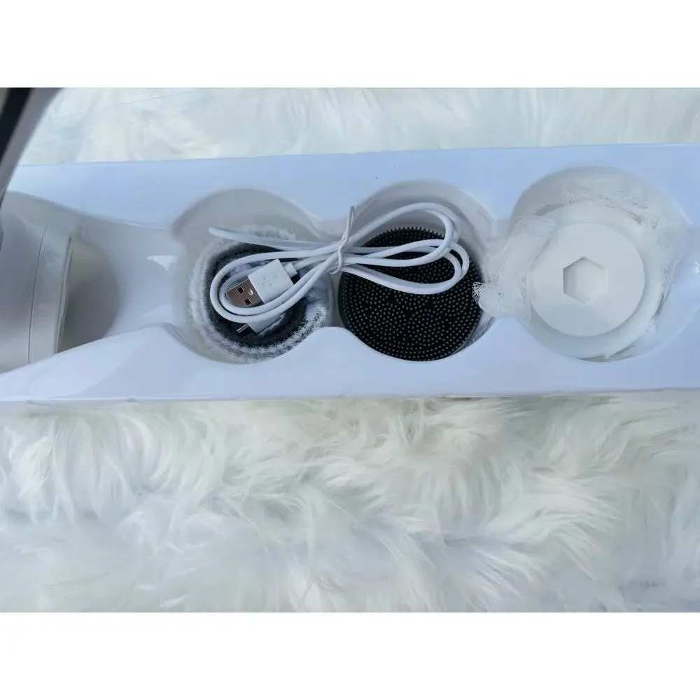 BLUSHLY Cleansing & Exfoliating Body Brush with Heads (NEW IN BOX)‎